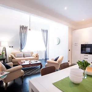 https://rent-in-rome-iv-novembre.it-romehotels.com